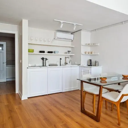 Charming Bright Modern Design 1bd #282 아파트